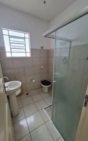 Casa à venda com 250m², 4 quartos e 2 vagas Casa à venda com 250m², 4 quartos e 2 vagascasa 2 banheiro