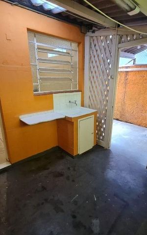 Casa à venda com 250m², 4 quartos e 2 vagas Casa à venda com 250m², 4 quartos e 2 vagascasa 2 area de serviço