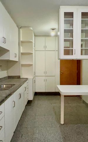 Apartamento à venda com 173m², 3 quartos e 3 vagas Apartamento à venda com 173m², 3 quartos e 3 vagasCozinha