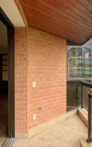 Apartamento à venda com 173m², 3 quartos e 3 vagas Apartamento à venda com 173m², 3 quartos e 3 vagasVaranda