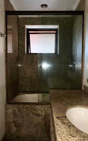Apartamento à venda com 173m², 3 quartos e 3 vagas Apartamento à venda com 173m², 3 quartos e 3 vagasBanheiro da Suíte 2