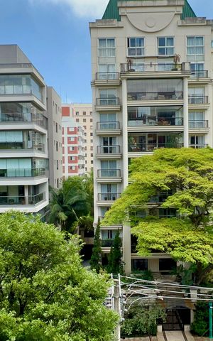 Apartamento à venda com 173m², 3 quartos e 3 vagas Apartamento à venda com 173m², 3 quartos e 3 vagasVaranda