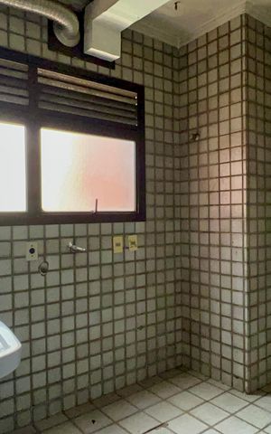 Apartamento à venda com 173m², 3 quartos e 3 vagas Apartamento à venda com 173m², 3 quartos e 3 vagasÁrea de Serviço