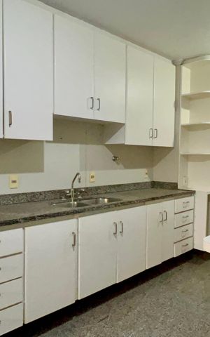 Apartamento à venda com 173m², 3 quartos e 3 vagas Apartamento à venda com 173m², 3 quartos e 3 vagasCozinha