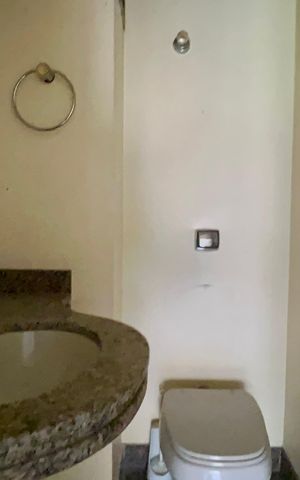 Apartamento à venda com 173m², 3 quartos e 3 vagas Apartamento à venda com 173m², 3 quartos e 3 vagasLavabo