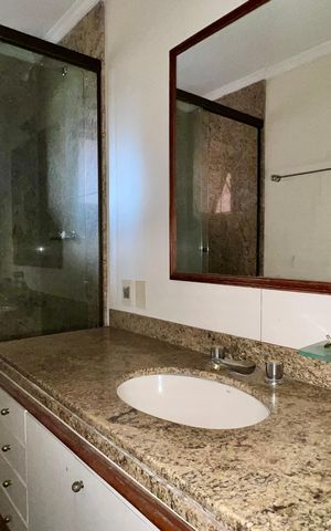 Apartamento à venda com 173m², 3 quartos e 3 vagas Apartamento à venda com 173m², 3 quartos e 3 vagasBanheiro da Suíte 2