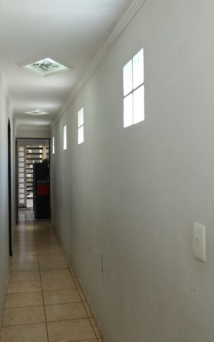 Casa à venda com 168m², 3 quartos e 2 vagasCorredor interno