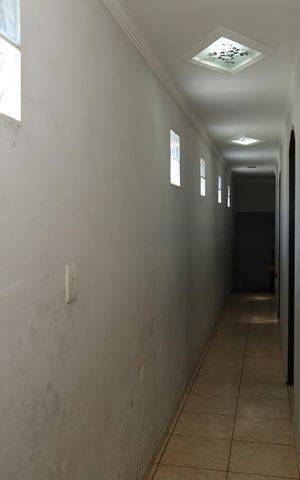 Casa à venda com 168m², 3 quartos e 2 vagasCorredor interno