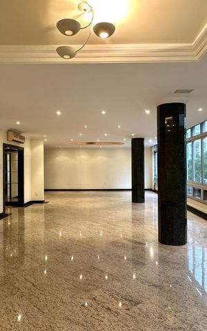 Apartamento à venda com 296m², 4 quartos e 1 vaga Apartamento à venda com 296m², 4 quartos e 1 vagaSala
