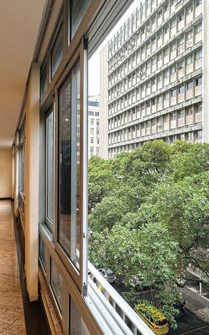 Apartamento à venda com 296m², 4 quartos e 1 vaga Apartamento à venda com 296m², 4 quartos e 1 vagaSala