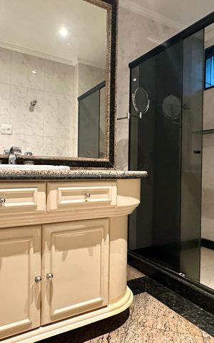 Apartamento à venda com 296m², 4 quartos e 1 vaga Apartamento à venda com 296m², 4 quartos e 1 vagaBanheiro Social