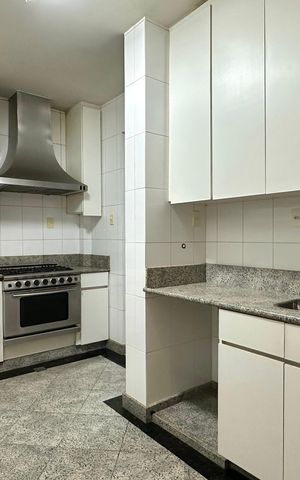 Apartamento à venda com 296m², 4 quartos e 1 vaga Apartamento à venda com 296m², 4 quartos e 1 vagaCozinha