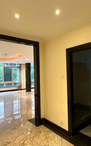 Apartamento à venda com 296m², 4 quartos e 1 vaga Apartamento à venda com 296m², 4 quartos e 1 vagaEntrada
