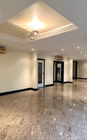 Apartamento à venda com 296m², 4 quartos e 1 vaga Apartamento à venda com 296m², 4 quartos e 1 vagaSala