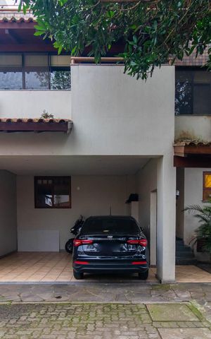 Casa de condomínio à venda com 340m², 3 quartos e 2 vagasFachada