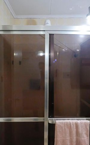 Casa à venda com 180m², 3 quartos e 2 vagasBanheiro