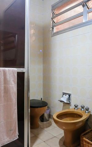 Casa à venda com 180m², 3 quartos e 2 vagasBanheiro