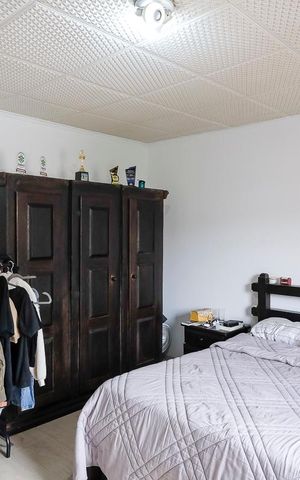 Casa à venda com 180m², 3 quartos e 2 vagasSuíte