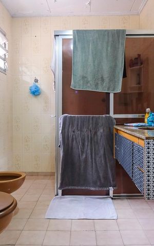 Casa à venda com 180m², 3 quartos e 2 vagasBanheiro da suíte