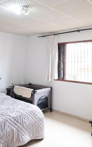Casa à venda com 180m², 3 quartos e 2 vagasSuíte