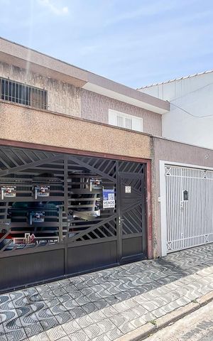 Casa à venda com 180m², 3 quartos e 2 vagasFachada + plaquinha
