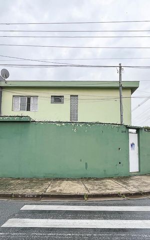 Casa para alugar com 122m², 2 quartos e 1 vagaFachada + plaquinha