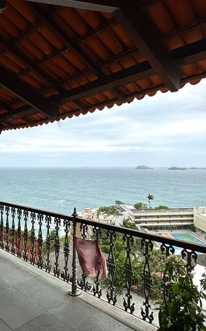 Casa à venda com 524m², 4 quartos e 3 vagas Casa à venda com 524m², 4 quartos e 3 vagasVaranda