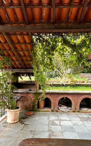Casa à venda com 524m², 4 quartos e 3 vagas Casa à venda com 524m², 4 quartos e 3 vagasÁrea Externa