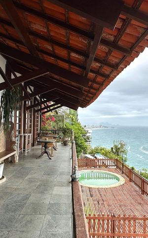 Casa à venda com 524m², 4 quartos e 3 vagas Casa à venda com 524m², 4 quartos e 3 vagasVaranda