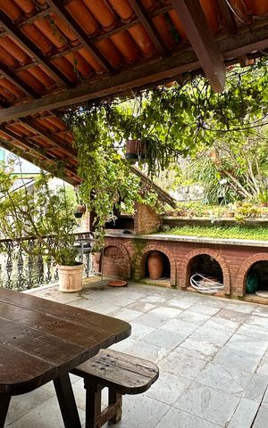 Casa à venda com 524m², 4 quartos e 3 vagas Casa à venda com 524m², 4 quartos e 3 vagasÁrea Externa