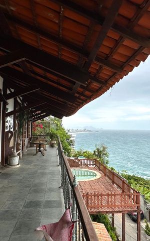 Casa à venda com 524m², 4 quartos e 3 vagas Casa à venda com 524m², 4 quartos e 3 vagasÁrea Externa