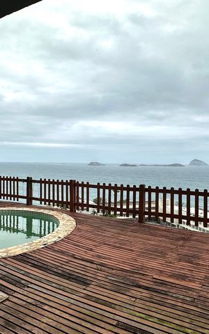 Casa à venda com 524m², 4 quartos e 3 vagas Casa à venda com 524m², 4 quartos e 3 vagasÁrea Externa