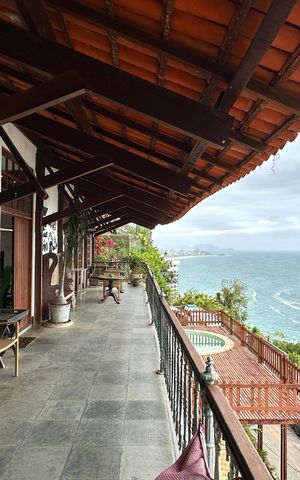 Casa à venda com 524m², 4 quartos e 3 vagas Casa à venda com 524m², 4 quartos e 3 vagasVaranda