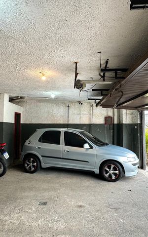 Casa à venda com 524m², 4 quartos e 3 vagas Casa à venda com 524m², 4 quartos e 3 vagasGaragem