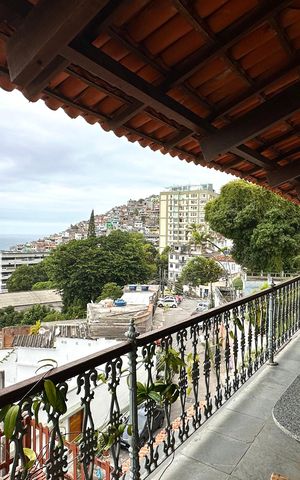 Casa à venda com 524m², 4 quartos e 3 vagas Casa à venda com 524m², 4 quartos e 3 vagasVaranda