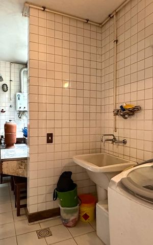 Casa à venda com 524m², 4 quartos e 3 vagas Casa à venda com 524m², 4 quartos e 3 vagasÁrea de Serviço