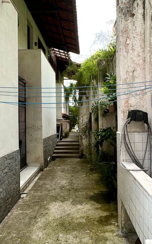 Casa à venda com 524m², 4 quartos e 3 vagas Casa à venda com 524m², 4 quartos e 3 vagasÁrea Externa