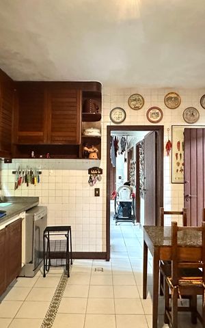 Casa à venda com 524m², 4 quartos e 3 vagas Casa à venda com 524m², 4 quartos e 3 vagasCozinha