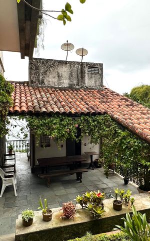 Casa à venda com 524m², 4 quartos e 3 vagas Casa à venda com 524m², 4 quartos e 3 vagasÁrea Externa