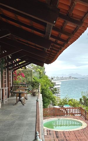Casa à venda com 524m², 4 quartos e 3 vagas Casa à venda com 524m², 4 quartos e 3 vagasÁrea Externa
