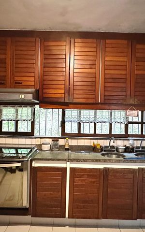 Casa à venda com 524m², 4 quartos e 3 vagas Casa à venda com 524m², 4 quartos e 3 vagasCozinha