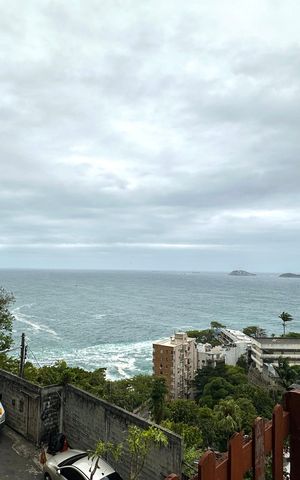 Casa à venda com 524m², 4 quartos e 3 vagas Casa à venda com 524m², 4 quartos e 3 vagasÁrea Externa