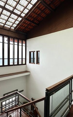 Casa à venda com 524m², 4 quartos e 3 vagas Casa à venda com 524m², 4 quartos e 3 vagasCorredor