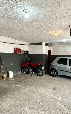 Casa à venda com 524m², 4 quartos e 3 vagas Casa à venda com 524m², 4 quartos e 3 vagasGaragem