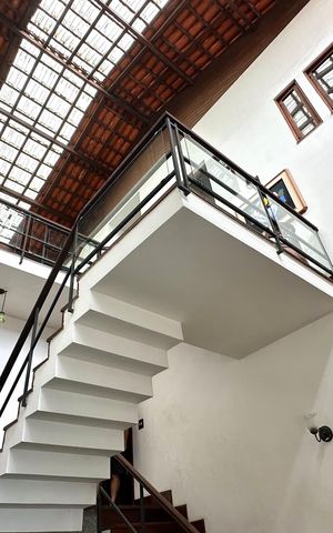Casa à venda com 524m², 4 quartos e 3 vagas Casa à venda com 524m², 4 quartos e 3 vagasSala