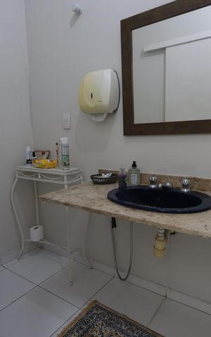 Casa à venda com 500m², 7 quartos e 2 vagasBanheiro - frente