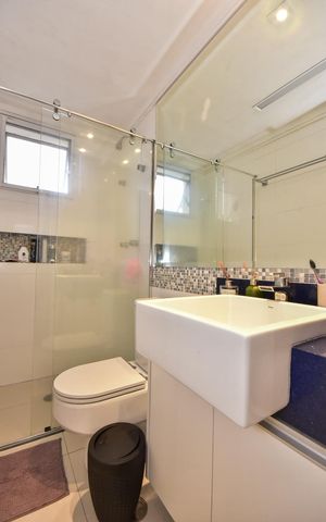 Apartamento à venda com 96m², 2 quartos e 2 vagasBanheiro Suíte 