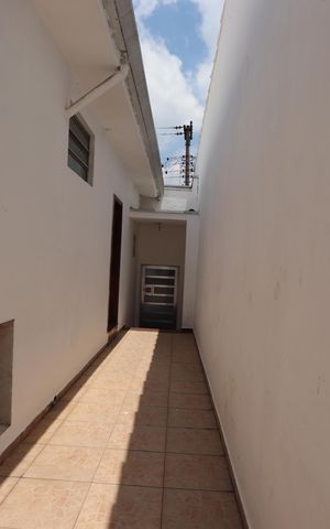 Casa à venda com 350m², 3 quartos e 2 vagasCorredor Lateral