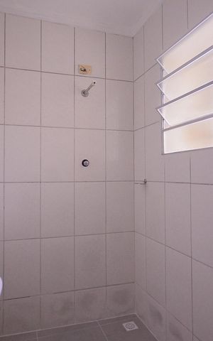 Casa à venda com 60m², 2 quartos e sem vaga Casa à venda com 60m², 2 quartos e sem vagaBanheiro