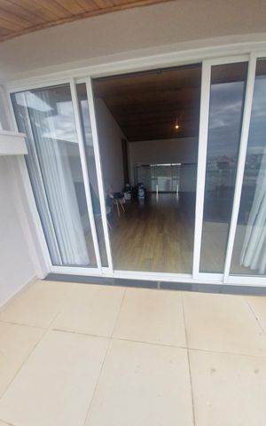 Casa de condomínio para alugar com 300m², 3 quartos e 4 vagas Casa de condomínio para alugar com 300m², 3 quartos e 4 vagasVaranda